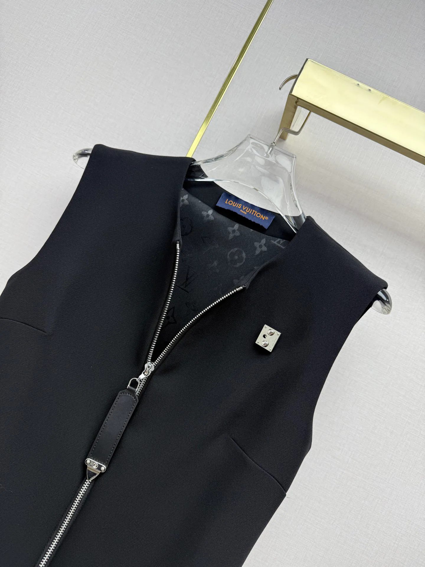 Платья Женские Louis Vuitton 18249122