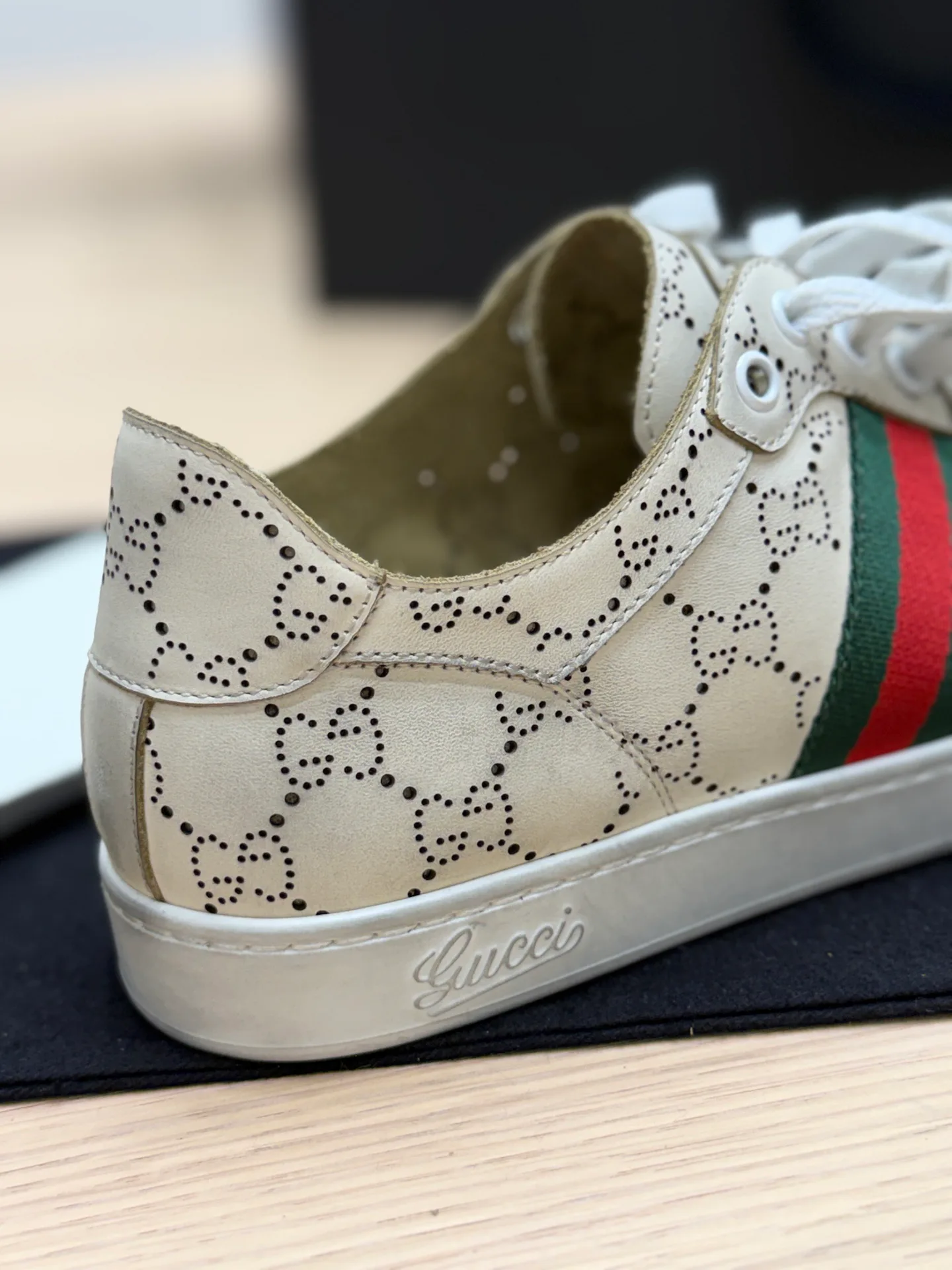 Кроссовки Женские Gucci 18995125