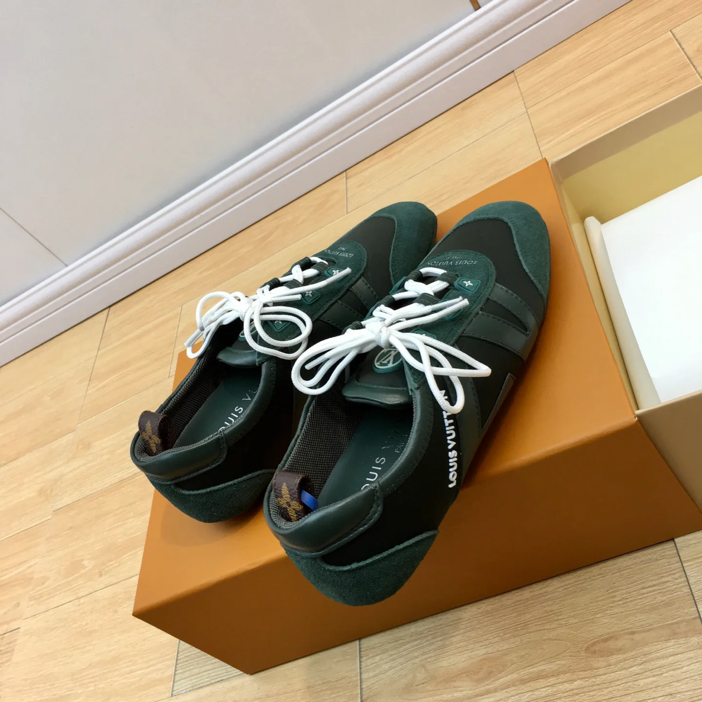 Кроссовки Женские Louis Vuitton 1590943
