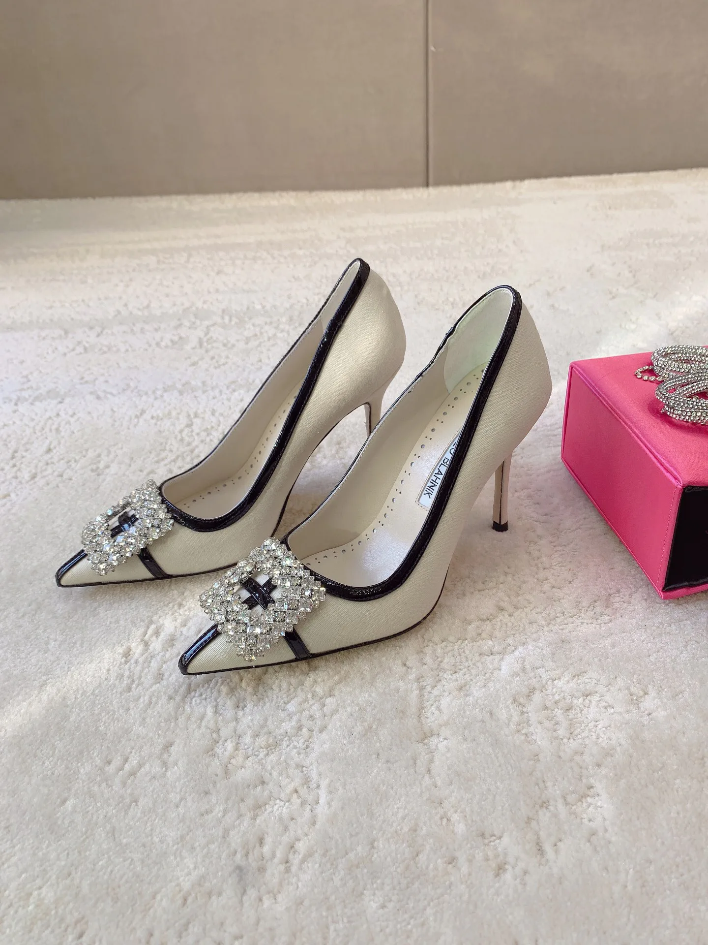 Туфли Женские Manolo Blahnik 18698274