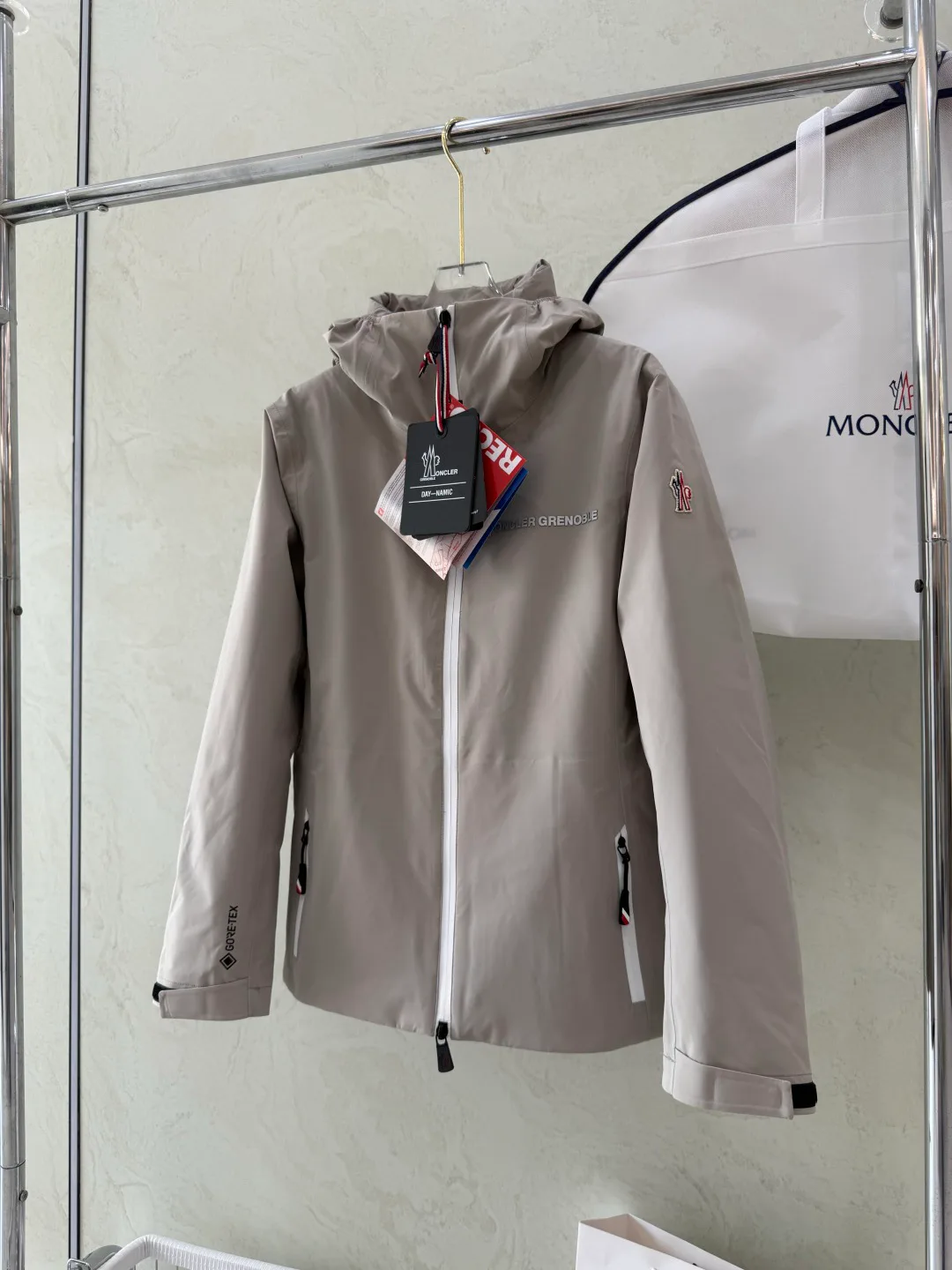 Куртки И Пуховики Женские Moncler 18043546