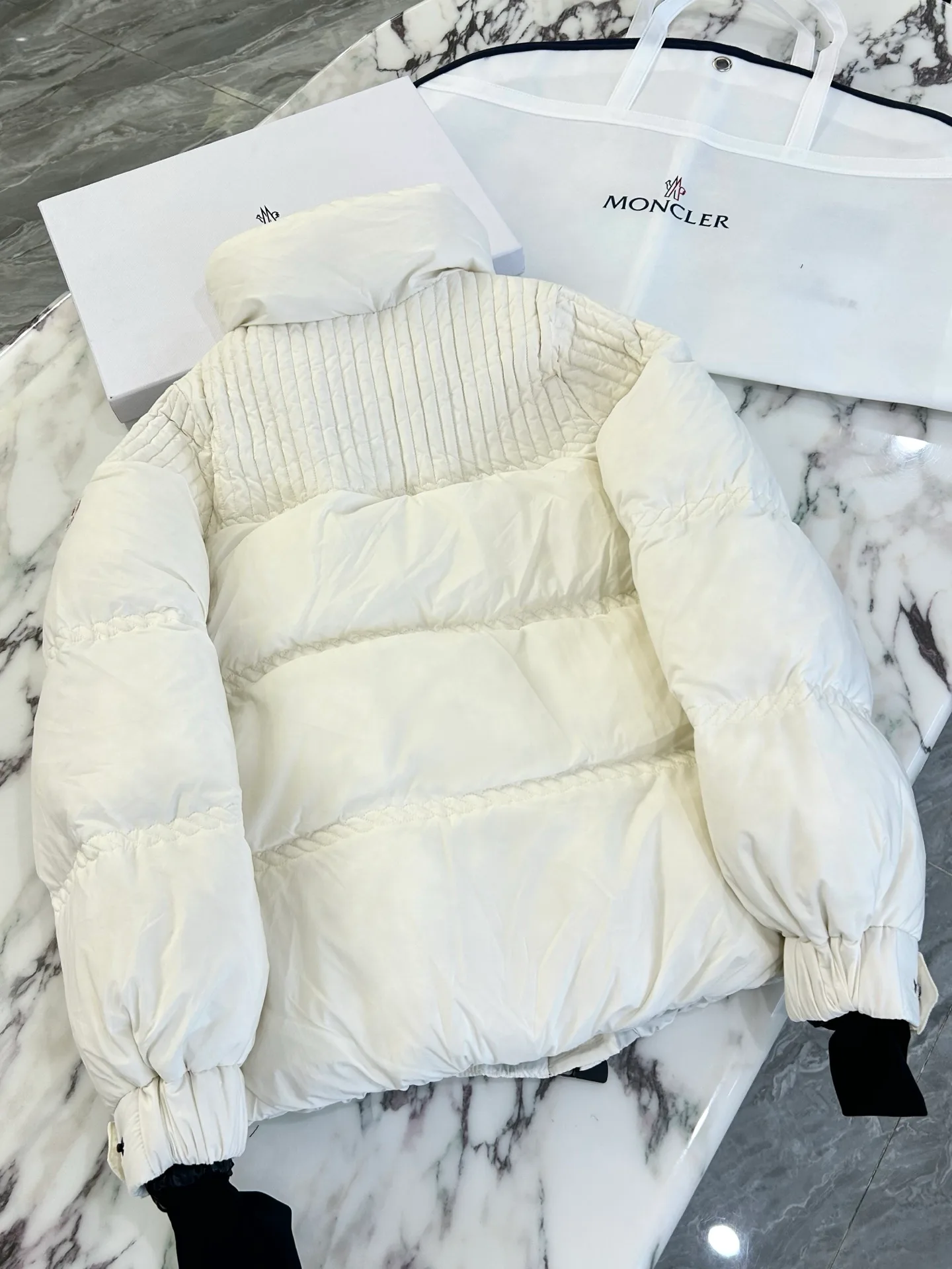 Куртки И Пуховики Мужские Moncler 18231501