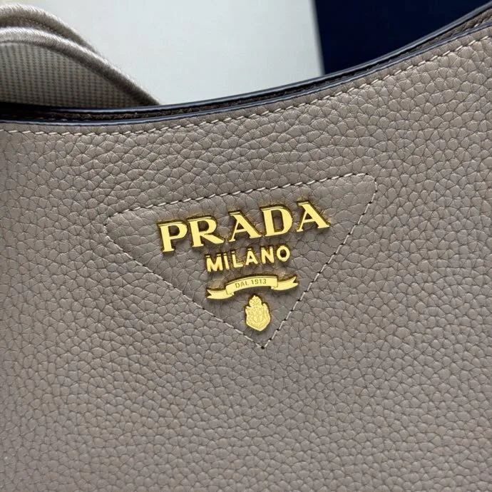 Классические Сумки Женские Prada 13332192