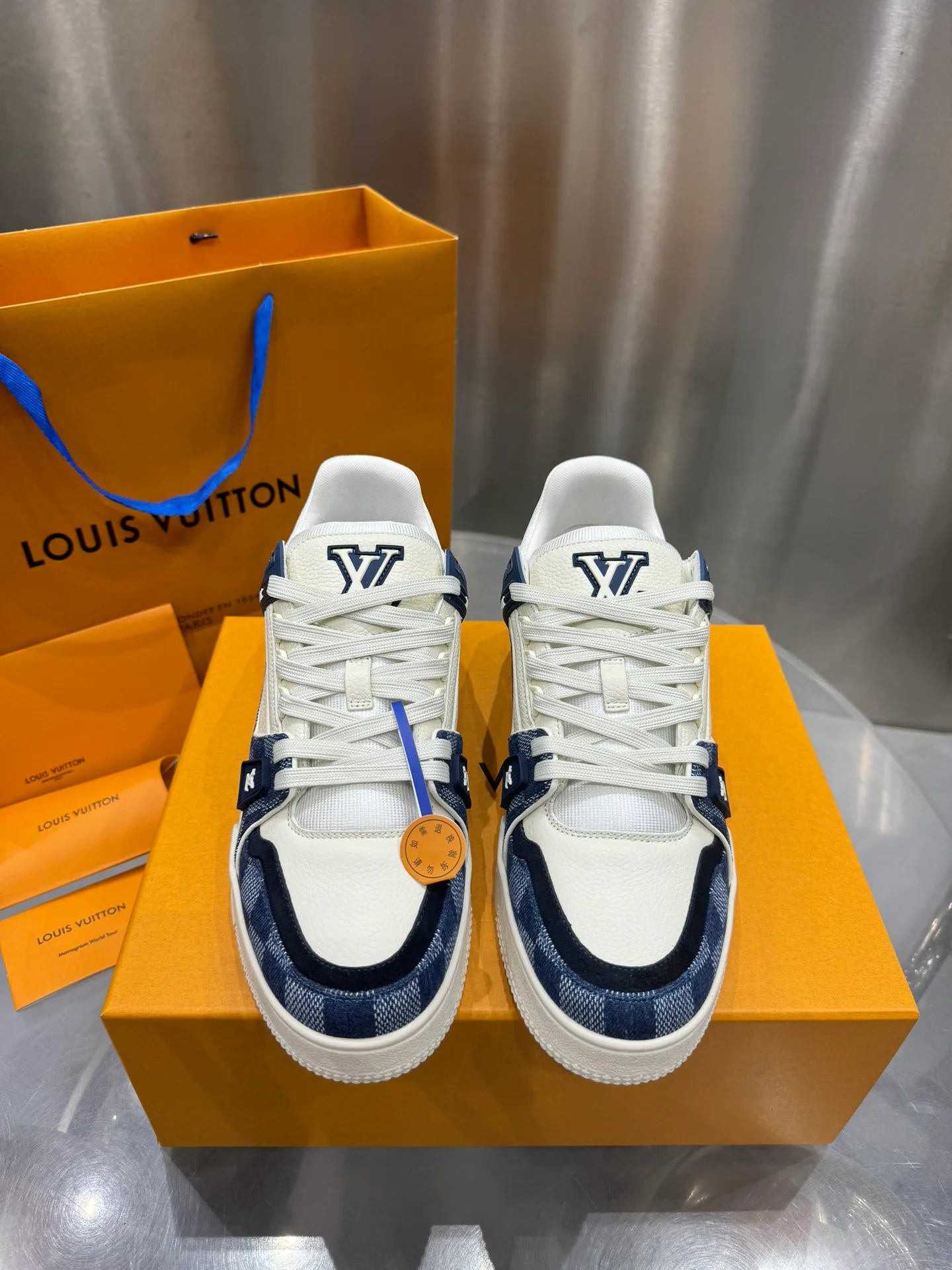 Кроссовки Женские Louis Vuitton 19073368