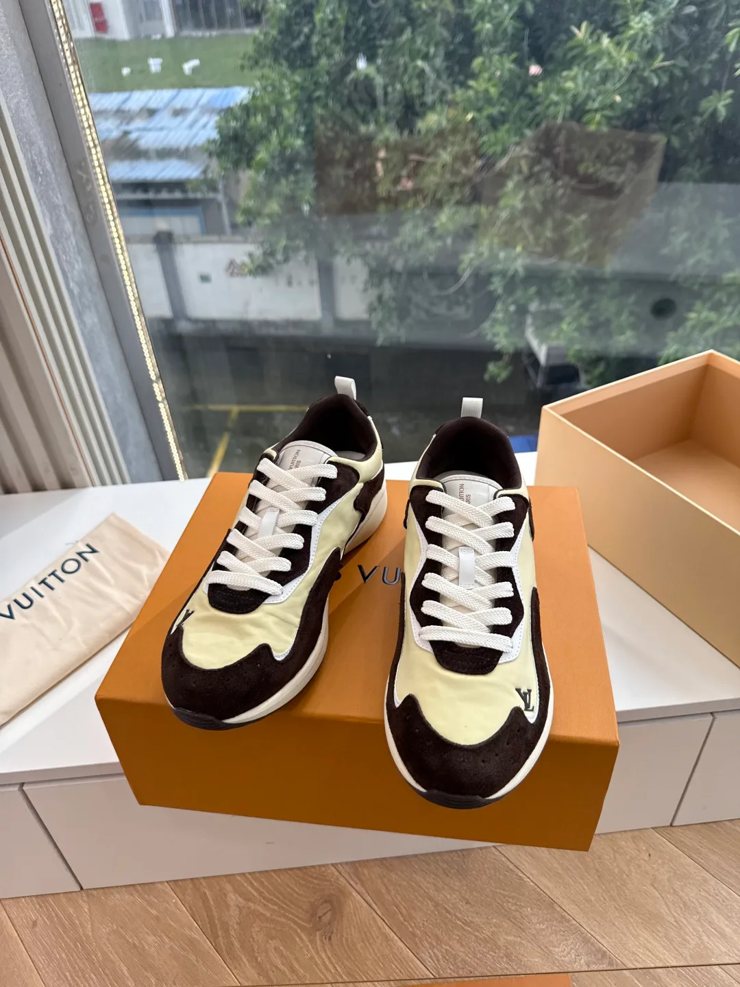 Кроссовки Женские Louis Vuitton 18053499