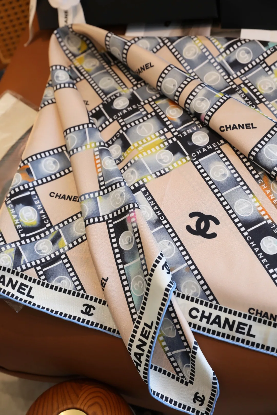 Платки Chanel 13351572