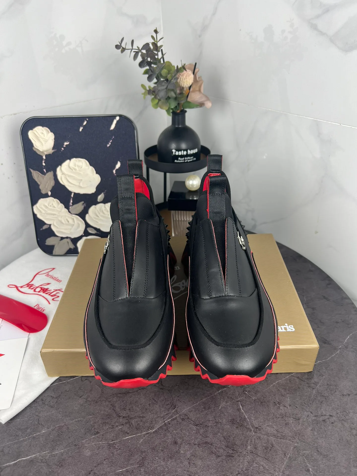 Кроссовки Женские Christian Louboutin 11072105