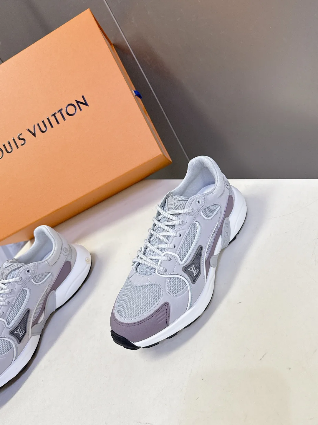 Кроссовки Женские Louis Vuitton 11152705