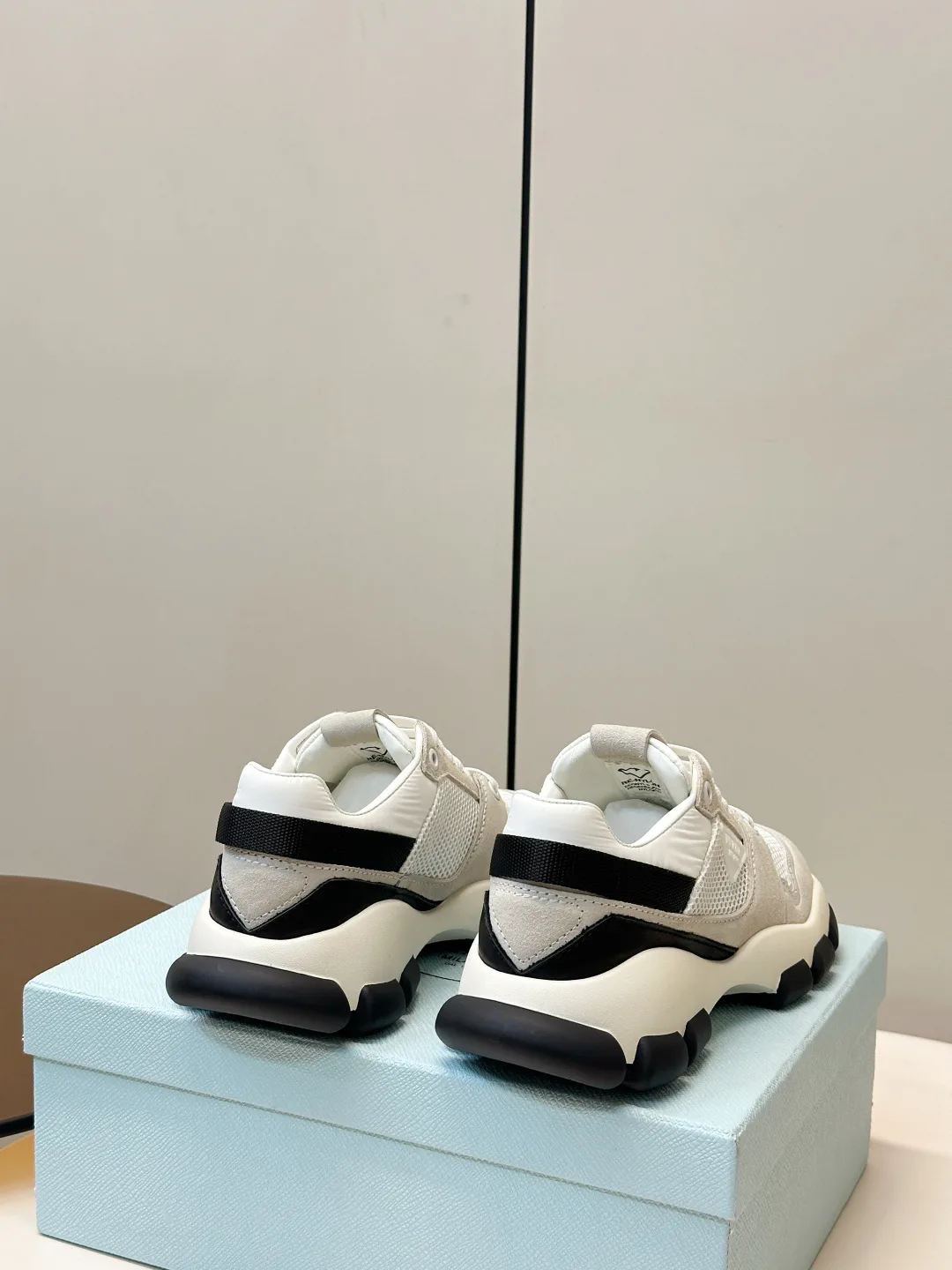 Кроссовки Женские Prada 17407337