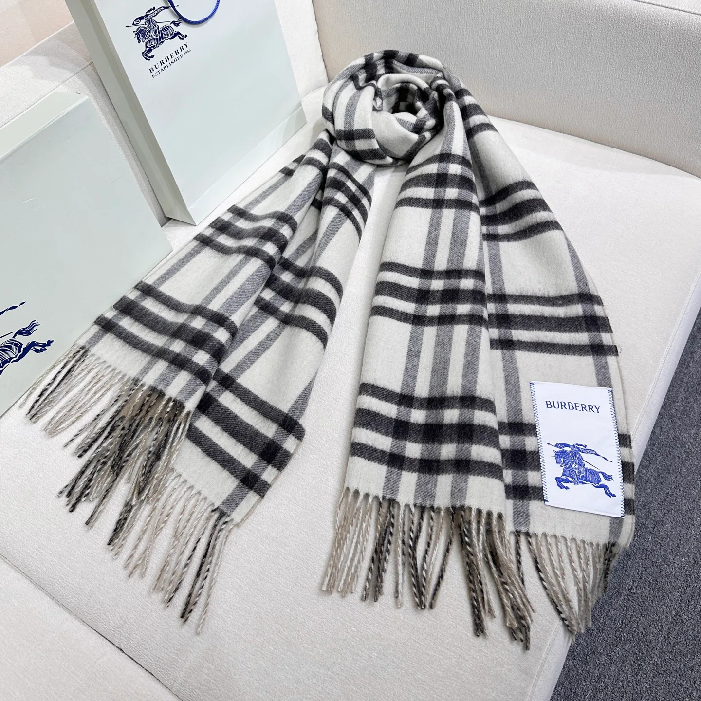 Шарфы Burberry 18501116