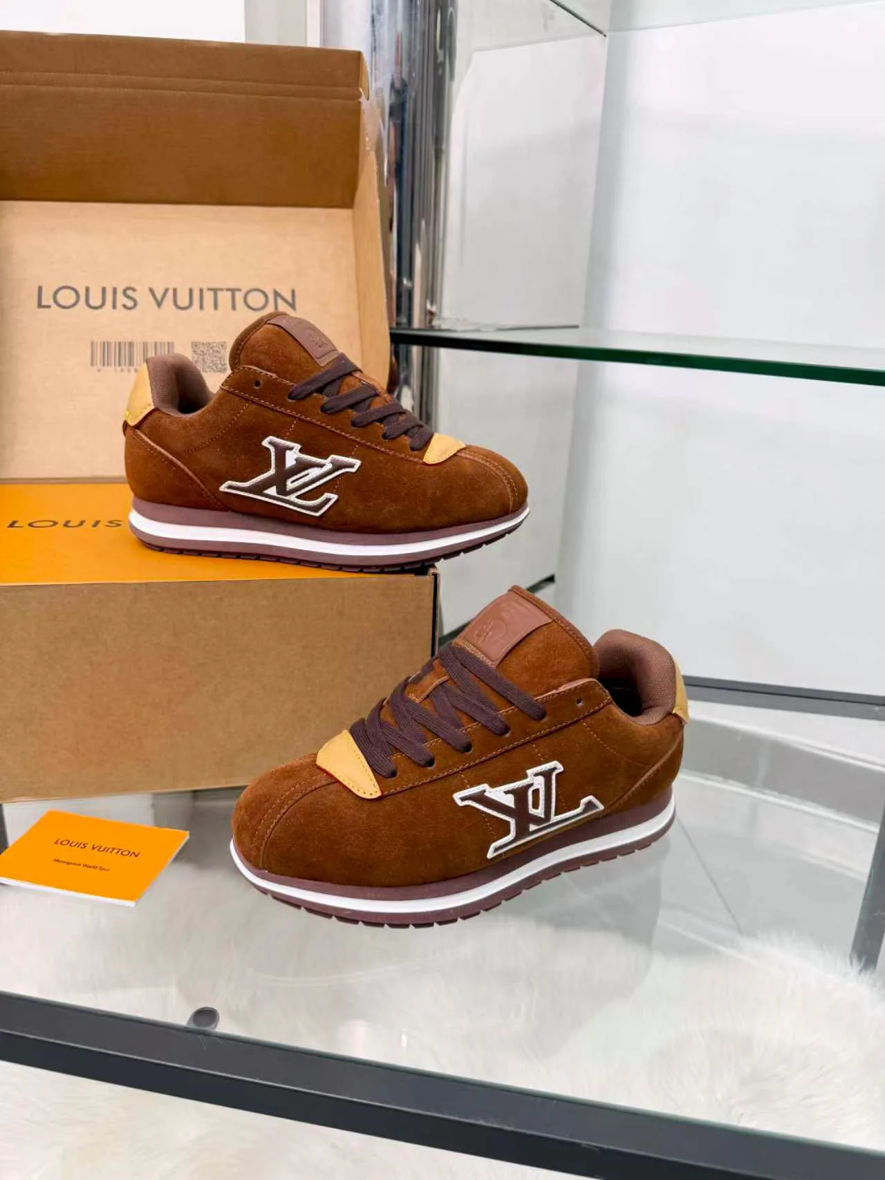 Кроссовки Женские Louis Vuitton 18417396