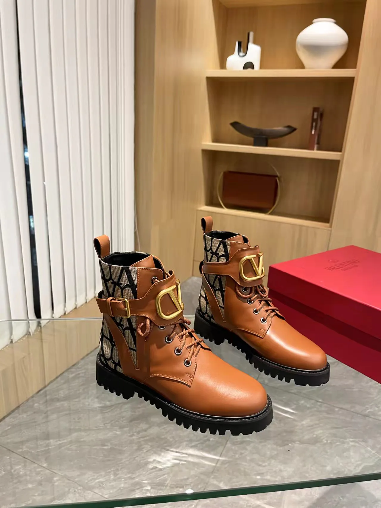 Ботинки Женские Valentino 18616592