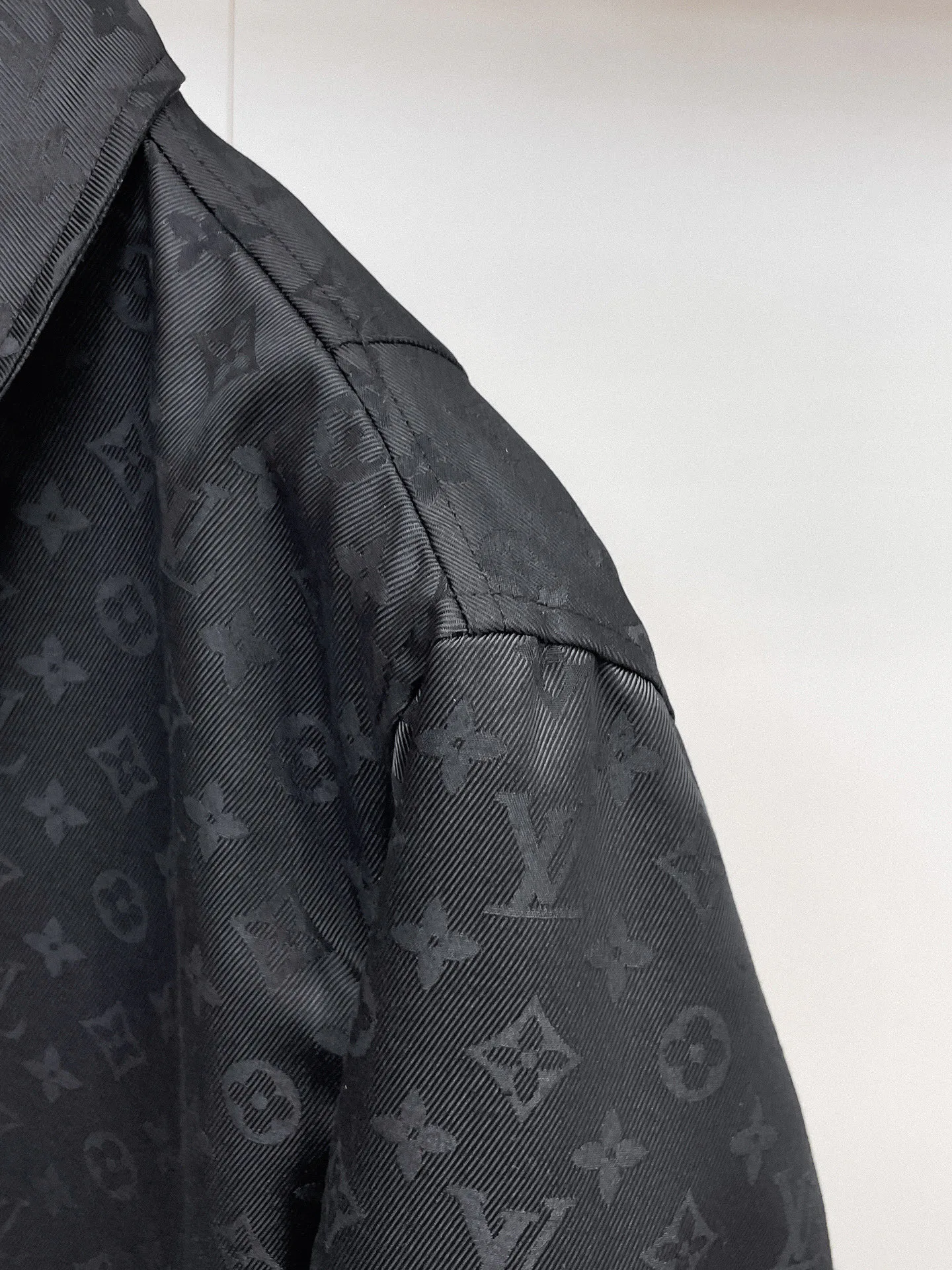 Куртки И Пуховики Мужские Louis Vuitton 9352279