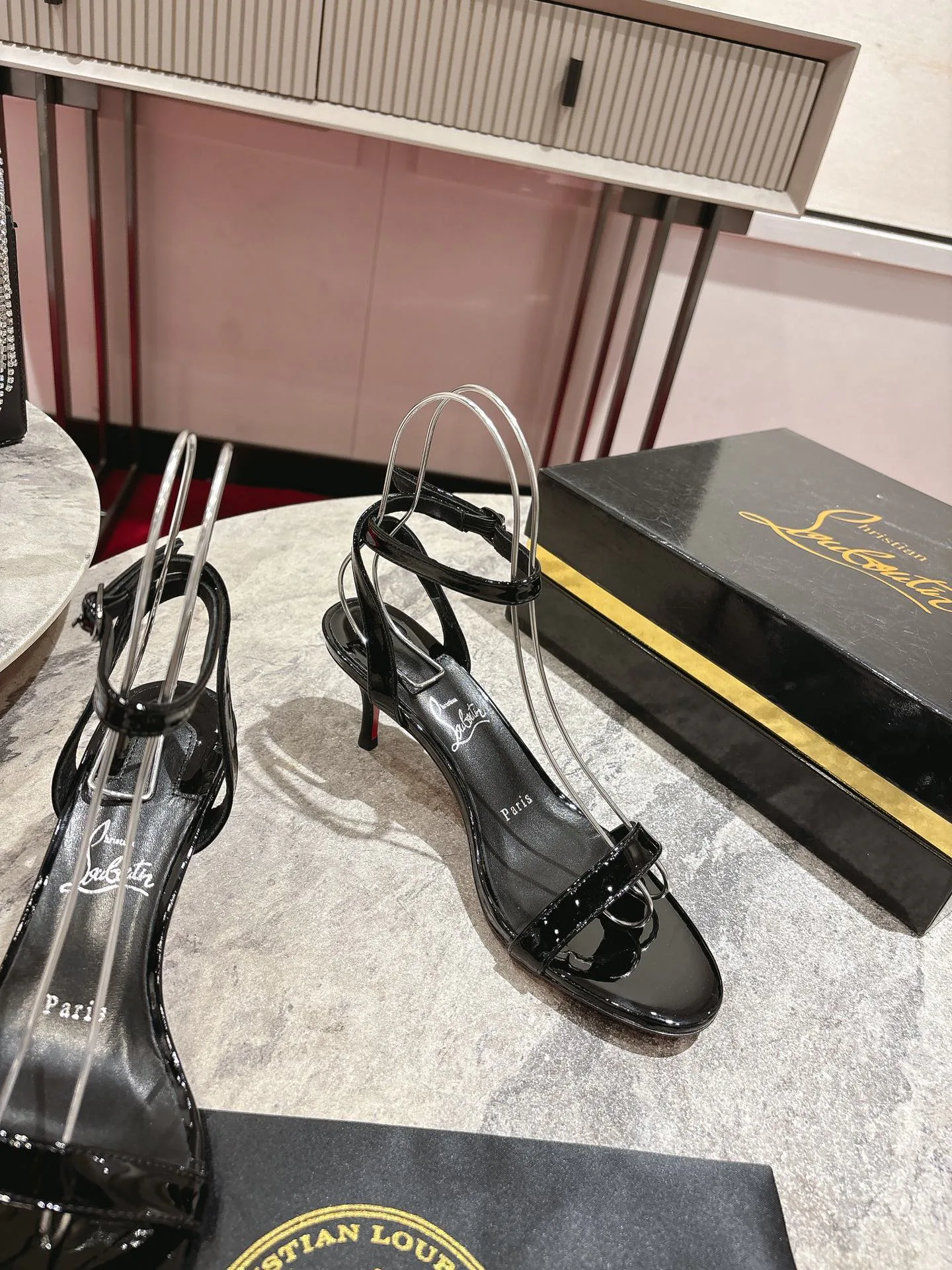 Босоножки Женские Christian Louboutin 14354240