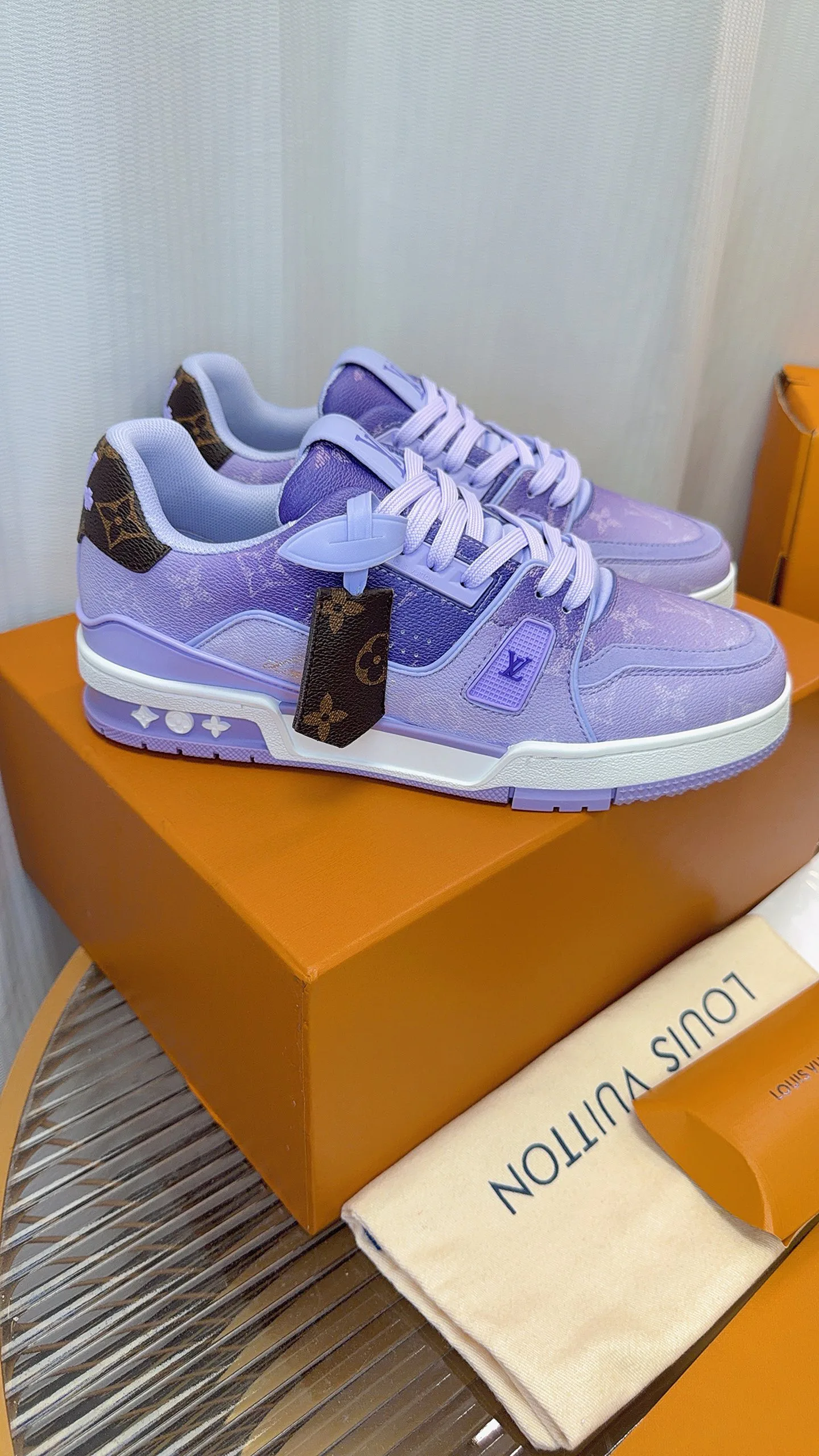 Кроссовки Женские Louis Vuitton 12156535