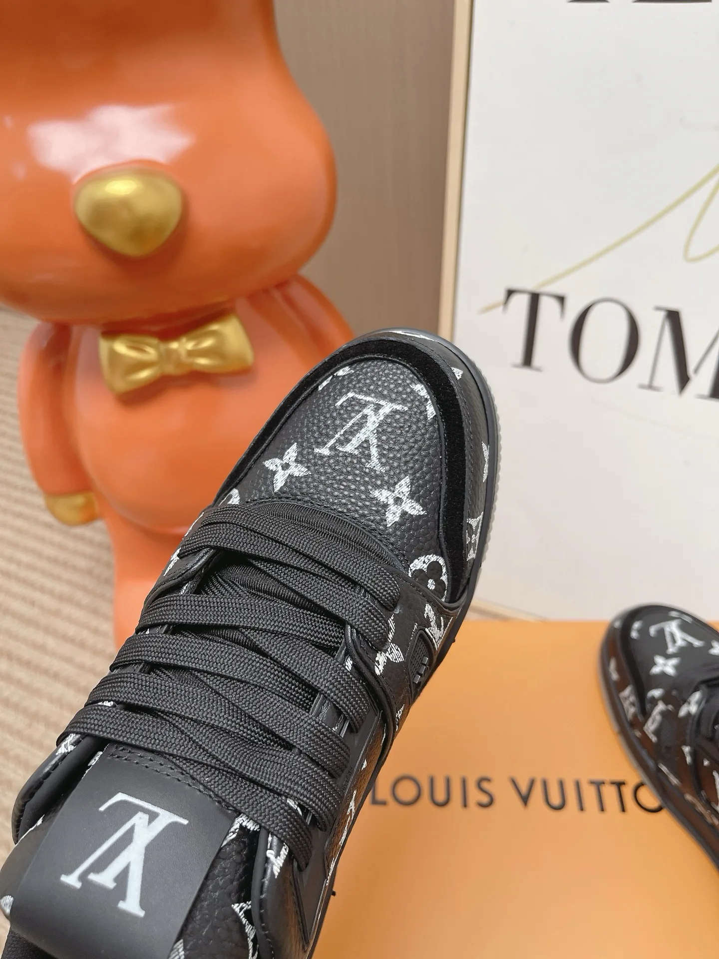 Кроссовки Женские Louis Vuitton 18810916
