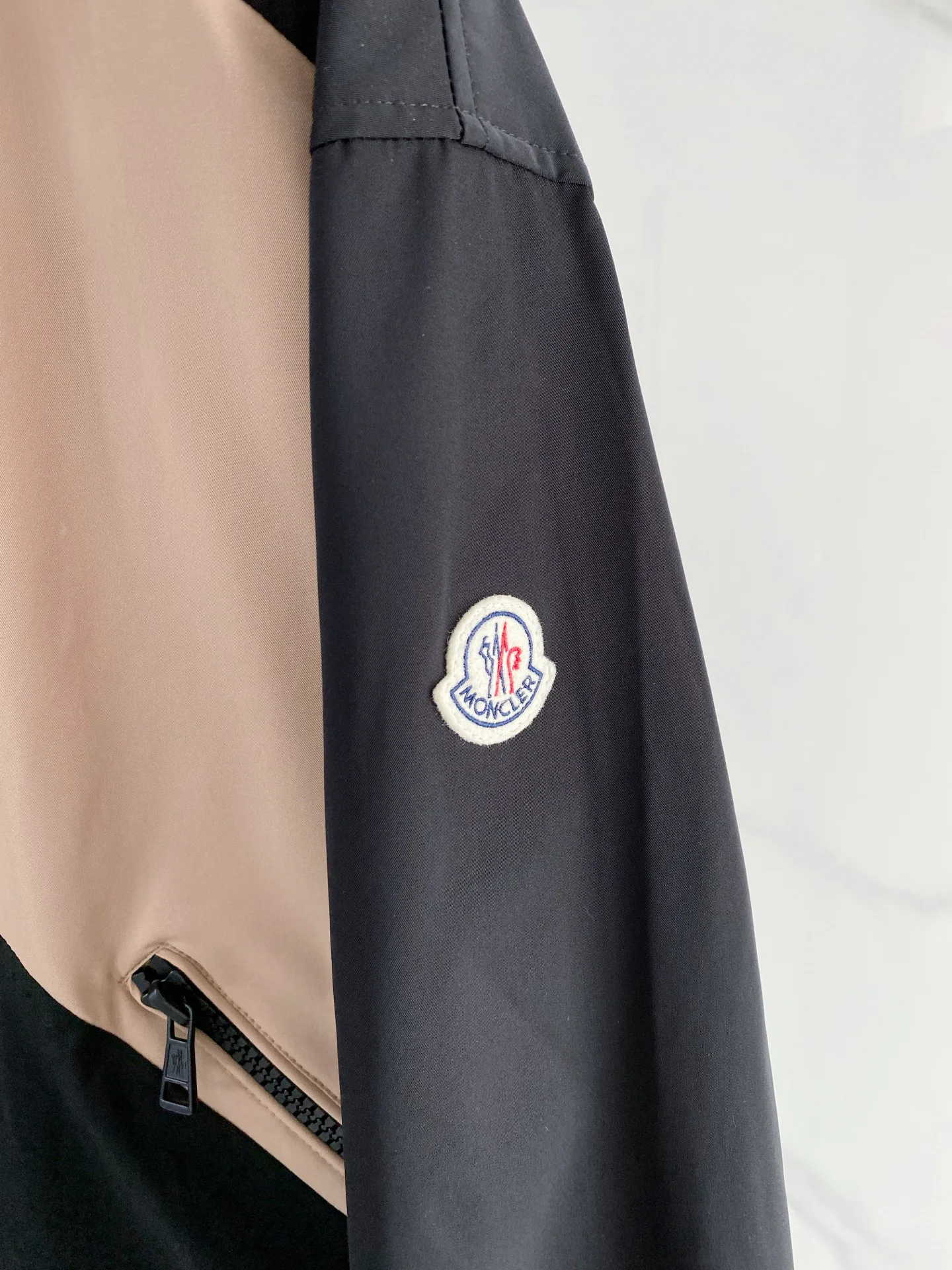 Куртки И Пуховики Мужские Moncler 11219008