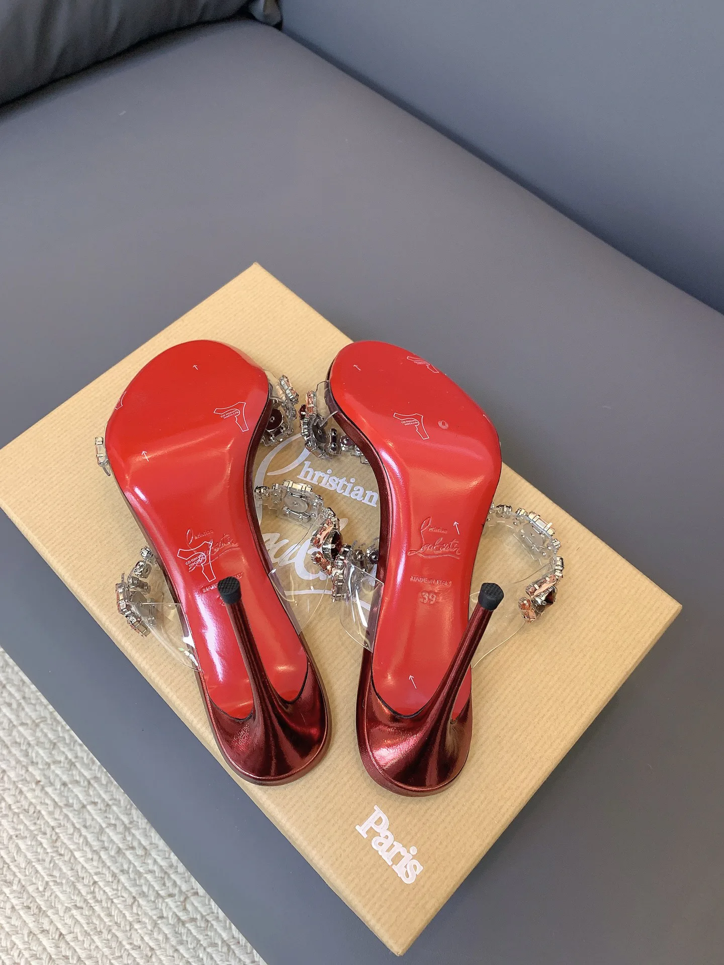 Босоножки Женские Christian Louboutin 17656593