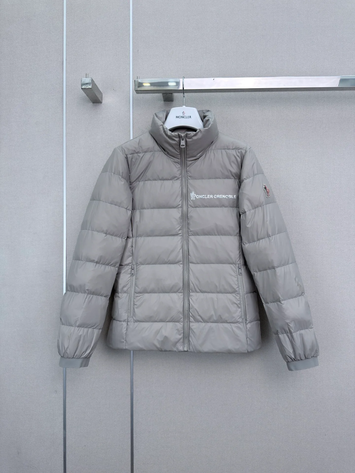 Куртки И Пуховики Женские Moncler 18501654