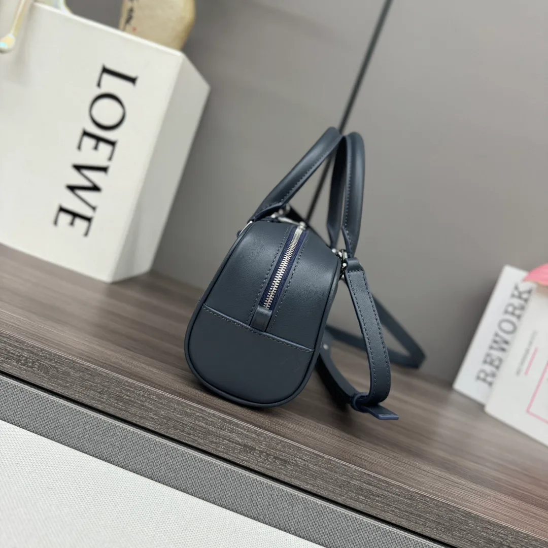 Классические Сумки Женские Loewe 11674482