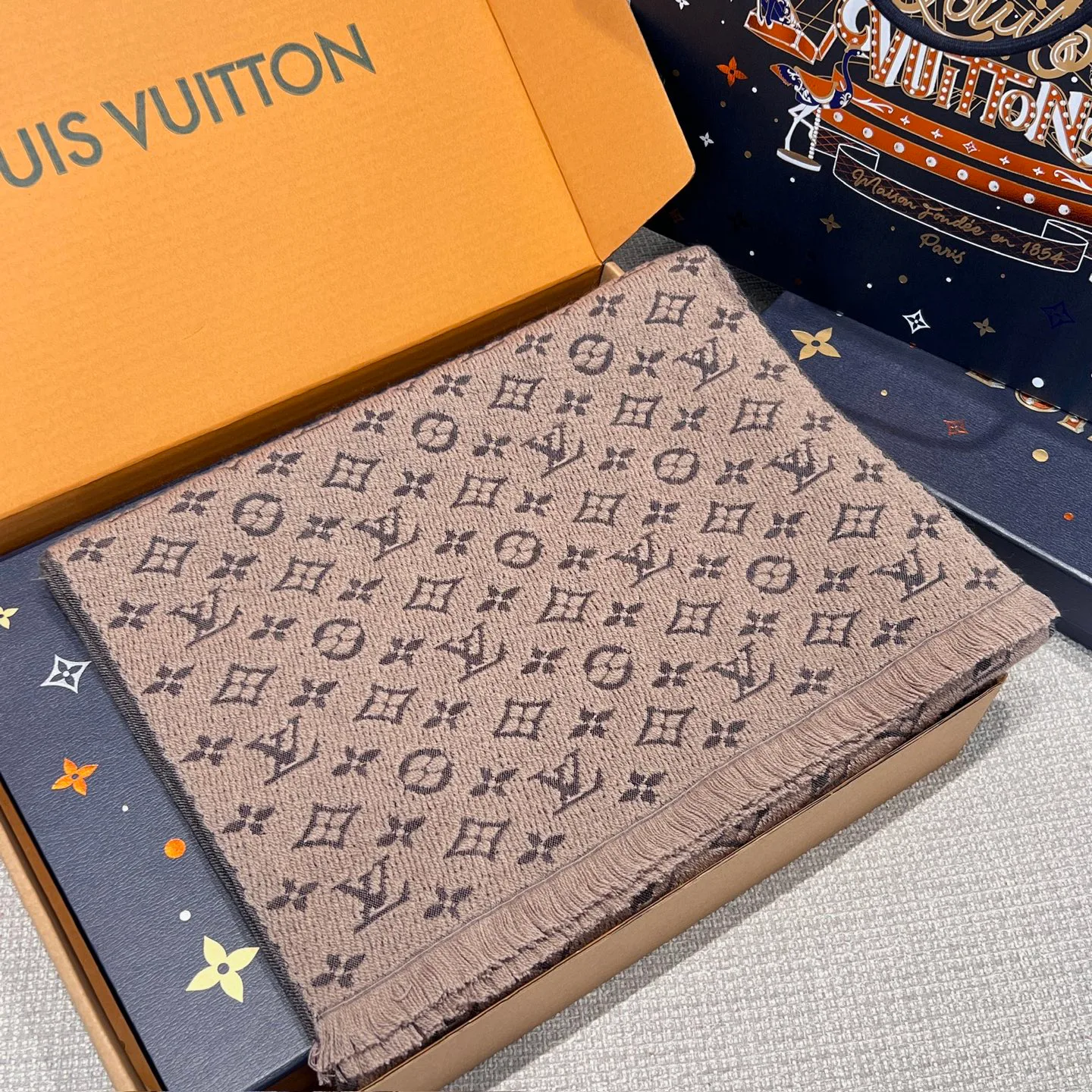 Шарфы Louis Vuitton 17945577