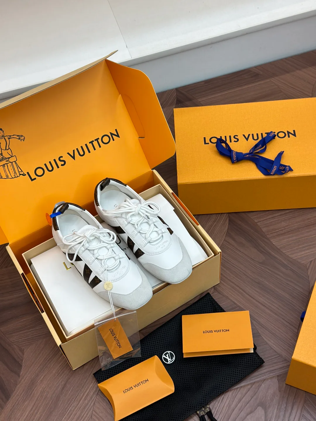 Кроссовки Женские Louis Vuitton 19480029