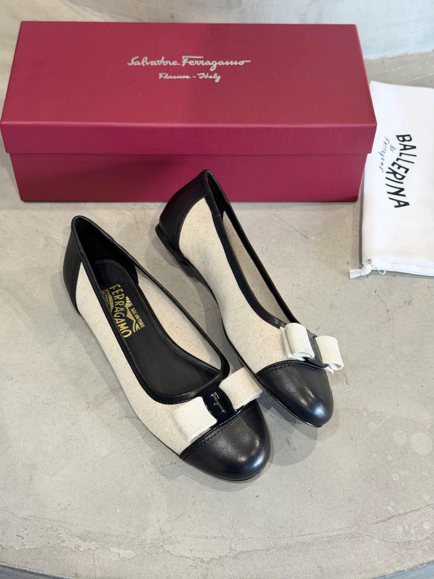 Балетки Женские Salvatore Ferragamo 11703582