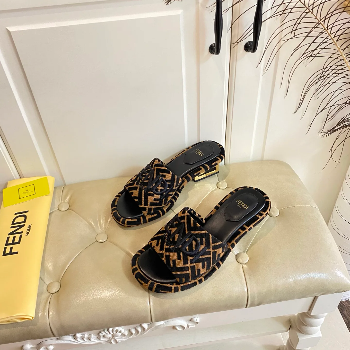 Шлепанцы Женские Fendi 21158