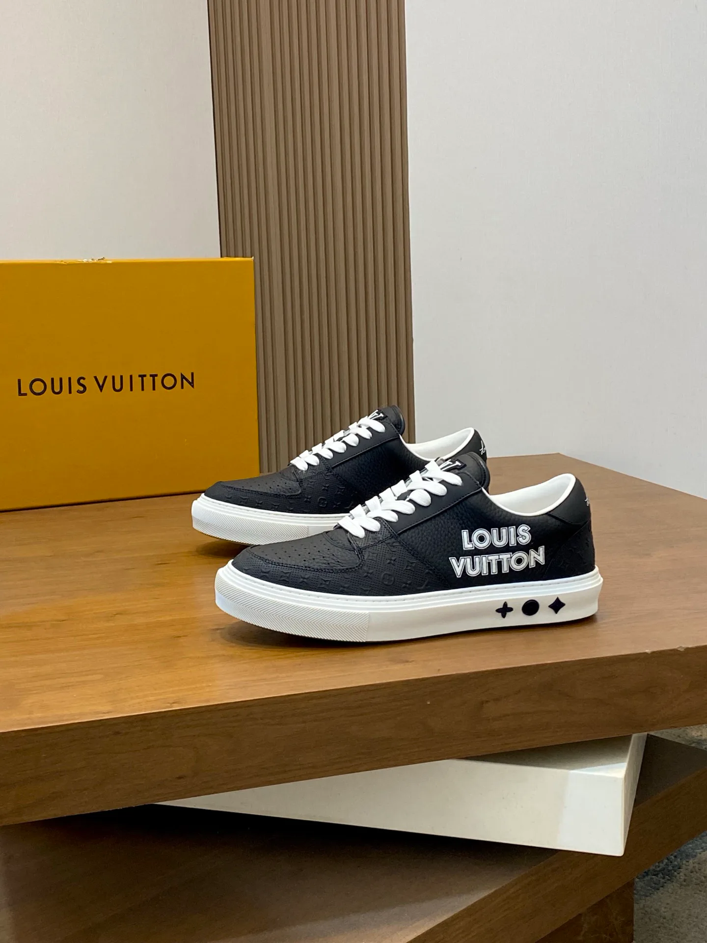 Кроссовки Мужские Louis Vuitton 13553767