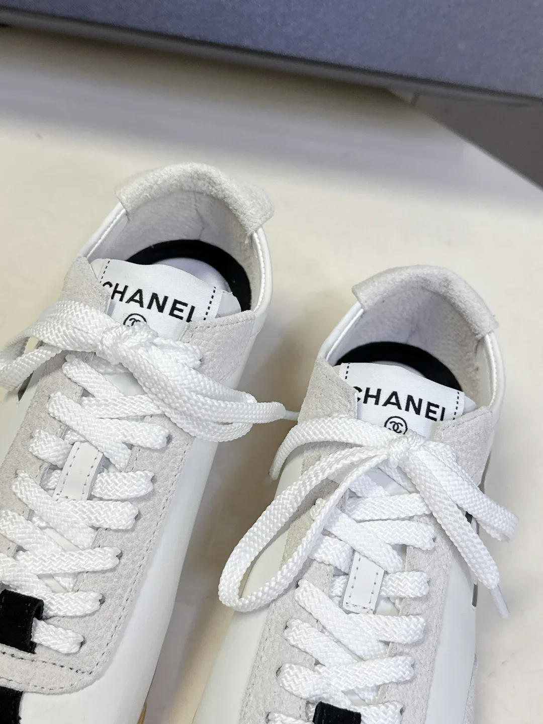 Кроссовки Женские Chanel 18703404
