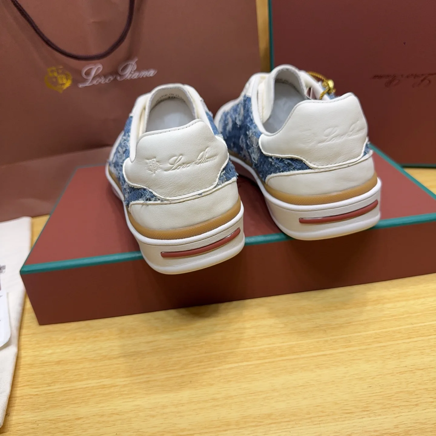 Кроссовки Женские Loro Piana 18263654