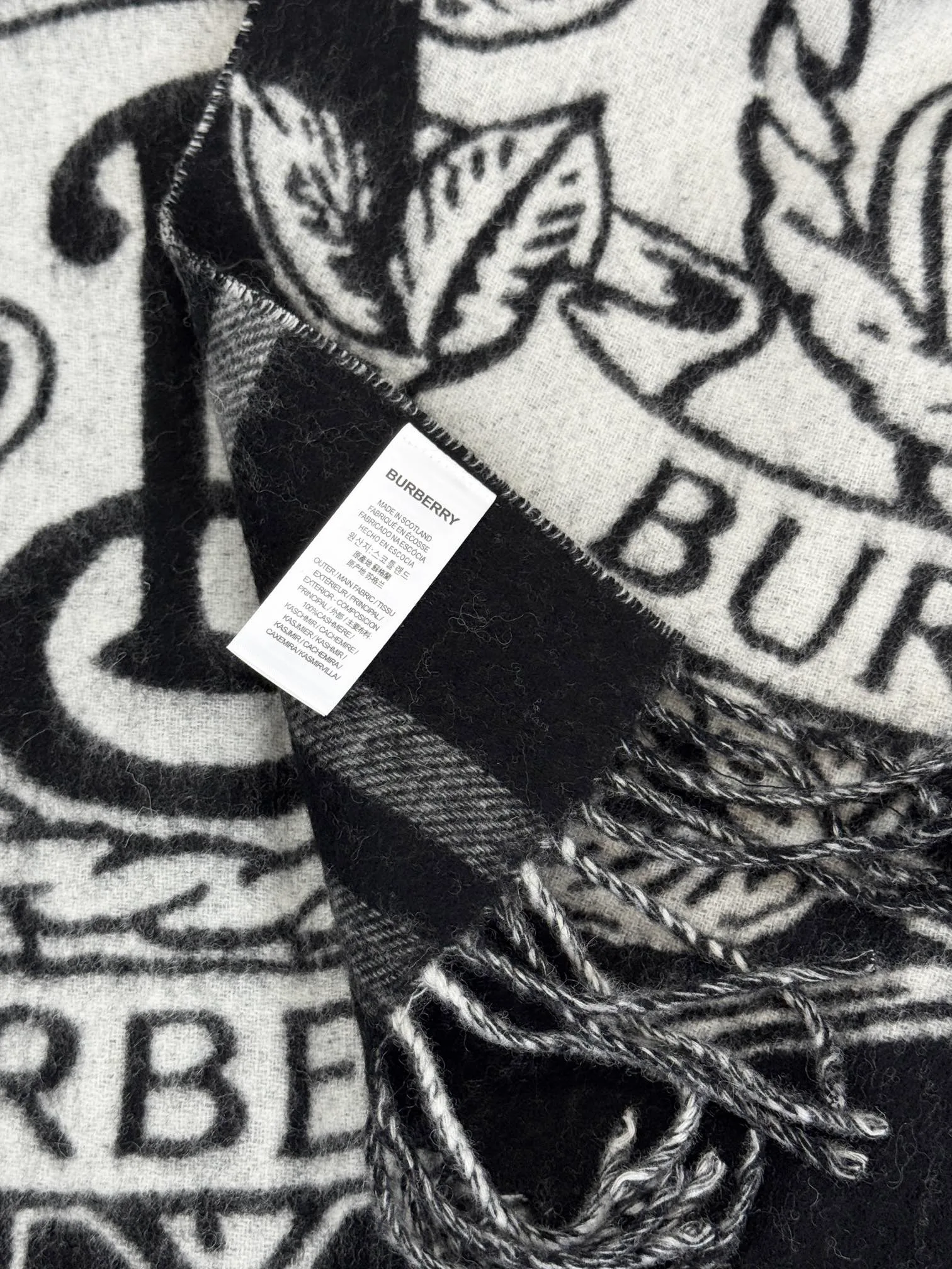 Шарфы Burberry 18287428