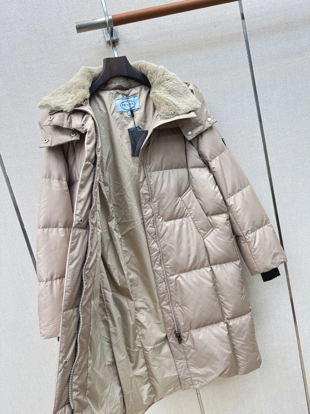 Куртки И Пуховики Женские Prada 18094560
