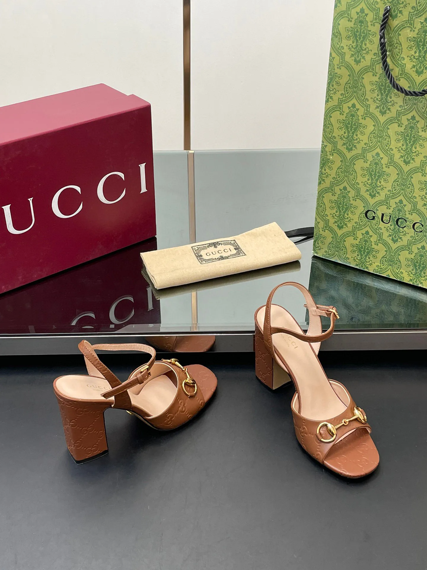 Босоножки Женские Gucci 17614708