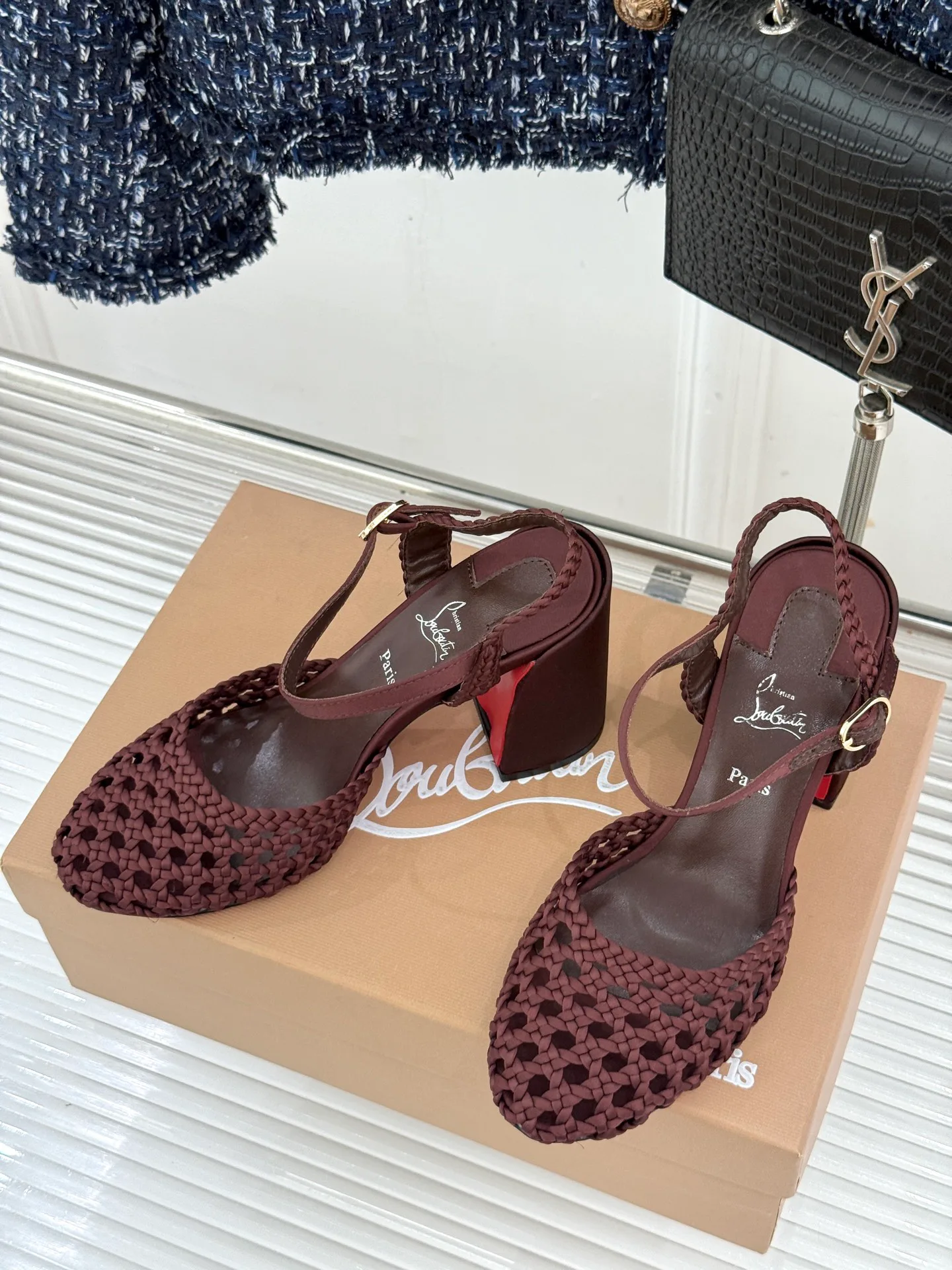Босоножки Женские Christian Louboutin 19367920