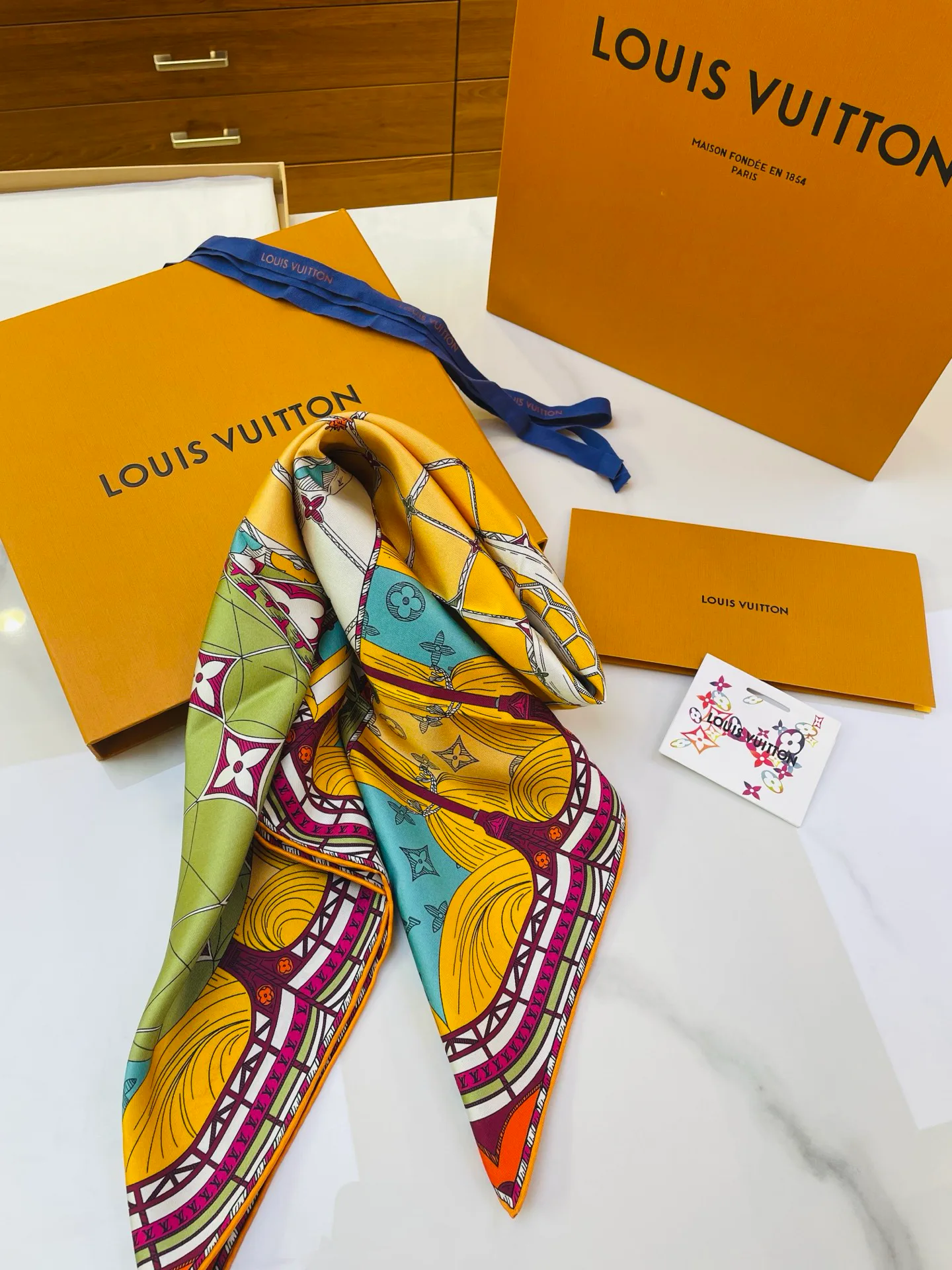 Шарфы Louis Vuitton 828389