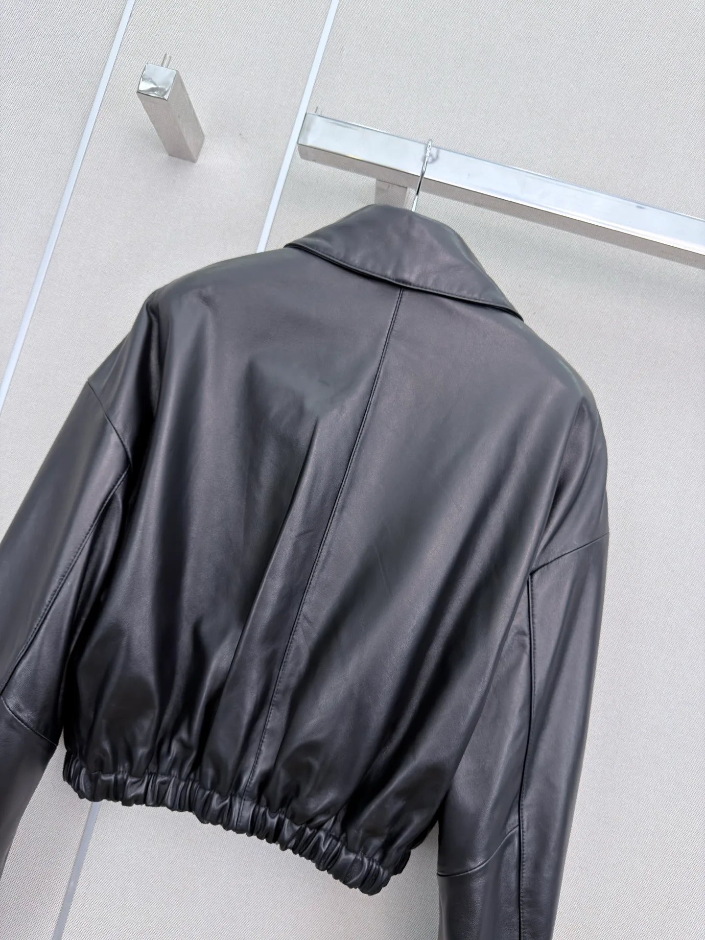 Кожаные Куртки И Дублёнки Женские Prada 18173056