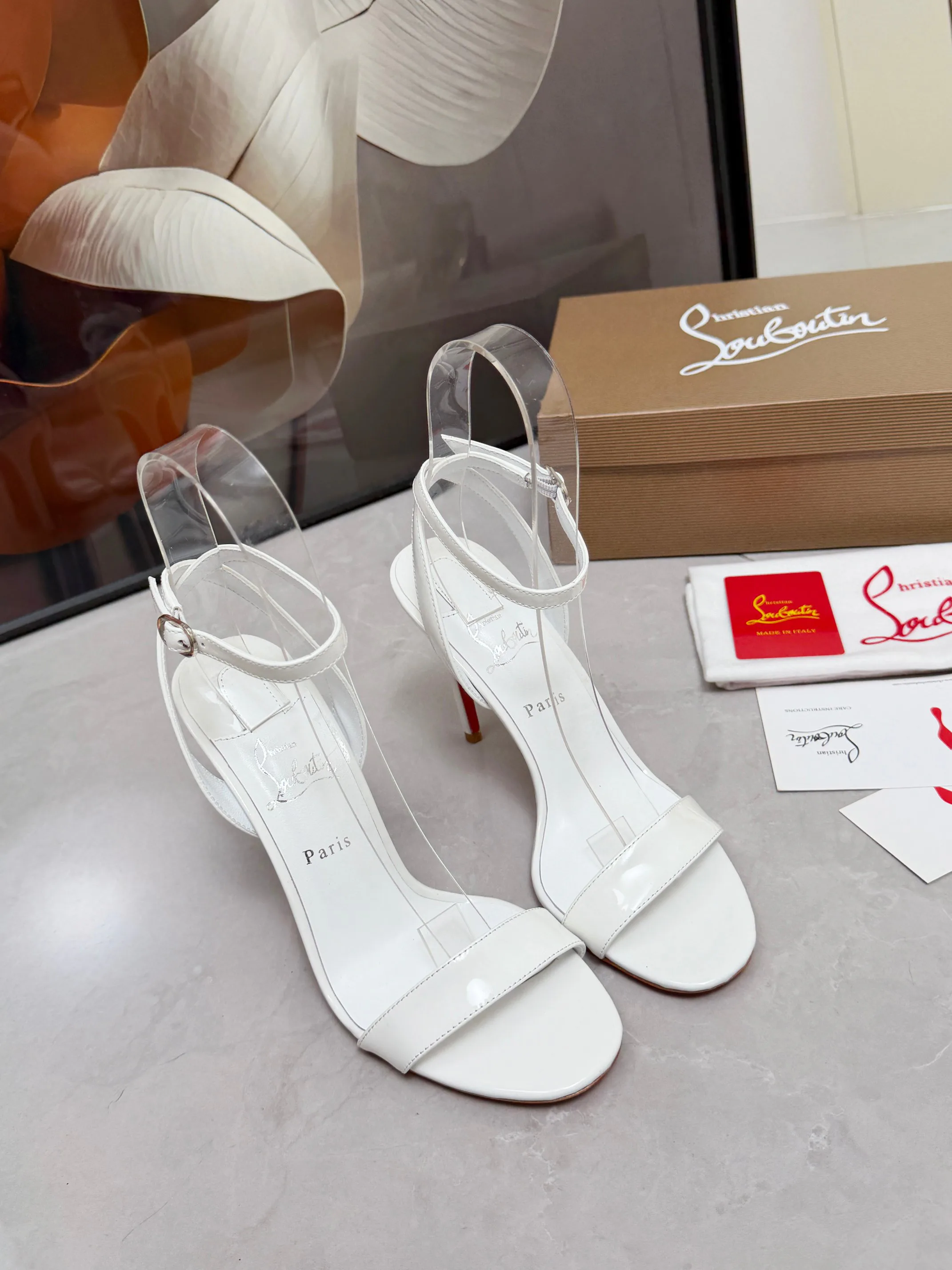 Босоножки Женские Christian Louboutin 18739801