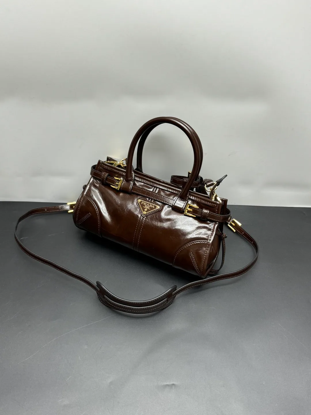 Классические Сумки Женские Prada 11667370