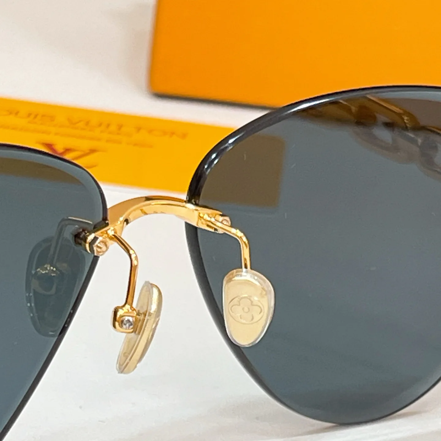 Очки Louis Vuitton 13576986