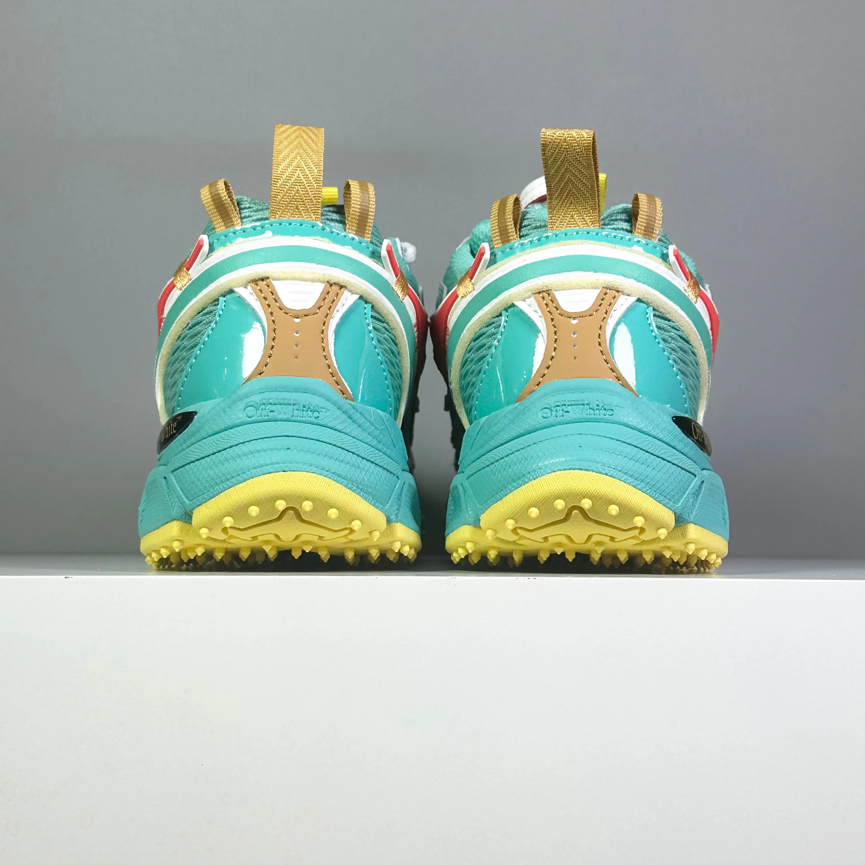 Кроссовки Женские Off-White 18385603