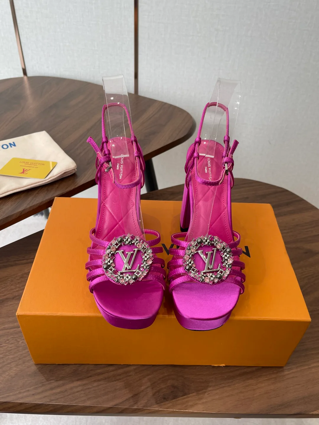Босоножки Женские Louis Vuitton 11427936