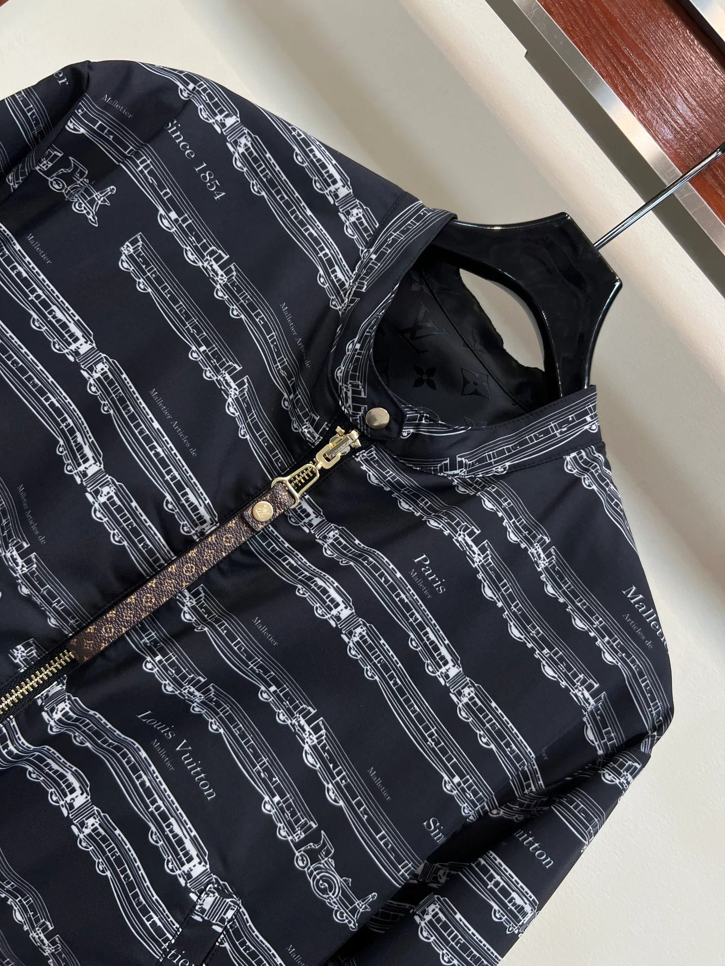 Куртки И Пуховики Женские Louis Vuitton 19260141