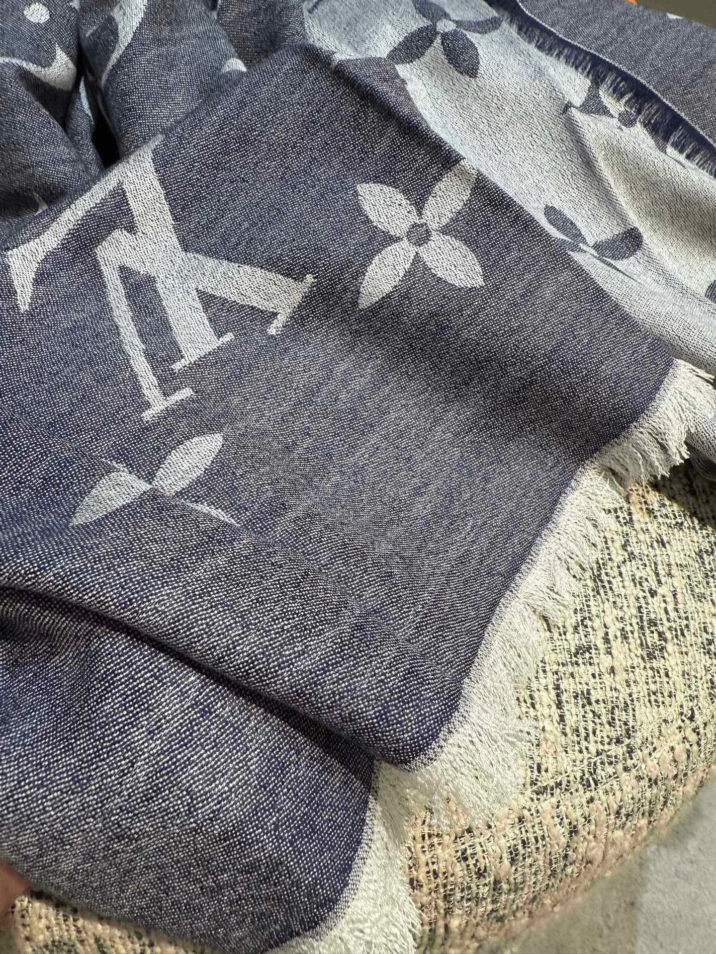 Шарфы Louis Vuitton 752662