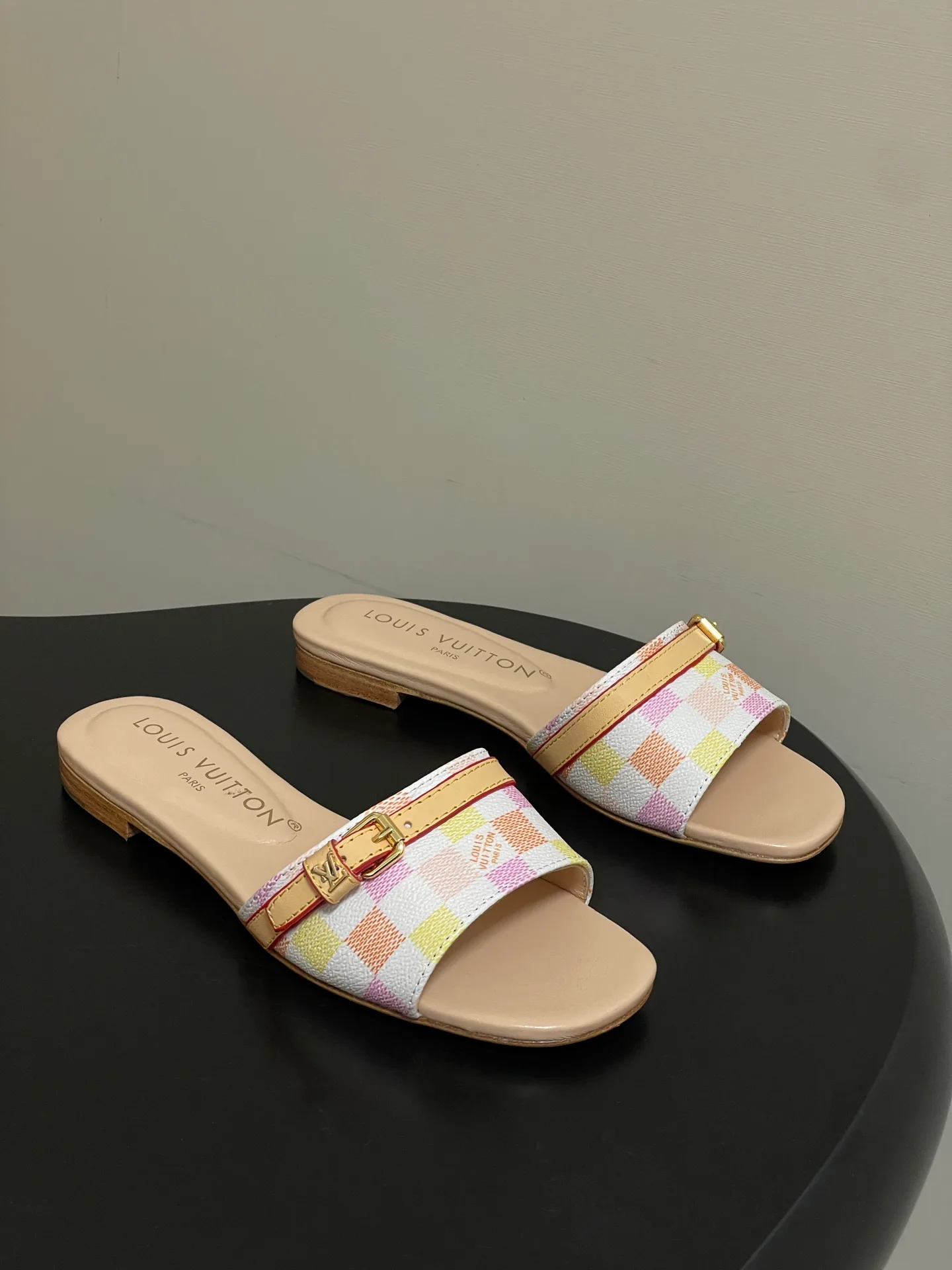 Шлепанцы Женские Louis Vuitton 3361682