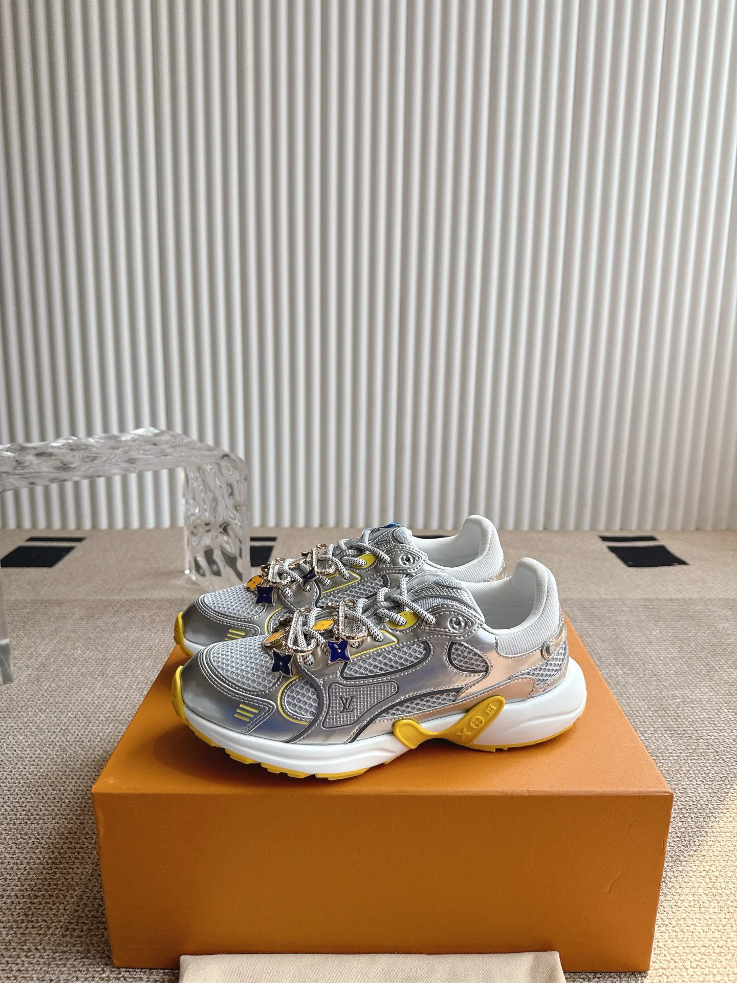 Кроссовки Женские Louis Vuitton 13351302