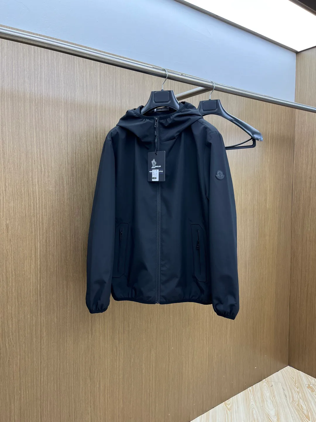 Куртки И Пуховики Мужские Moncler 18244037