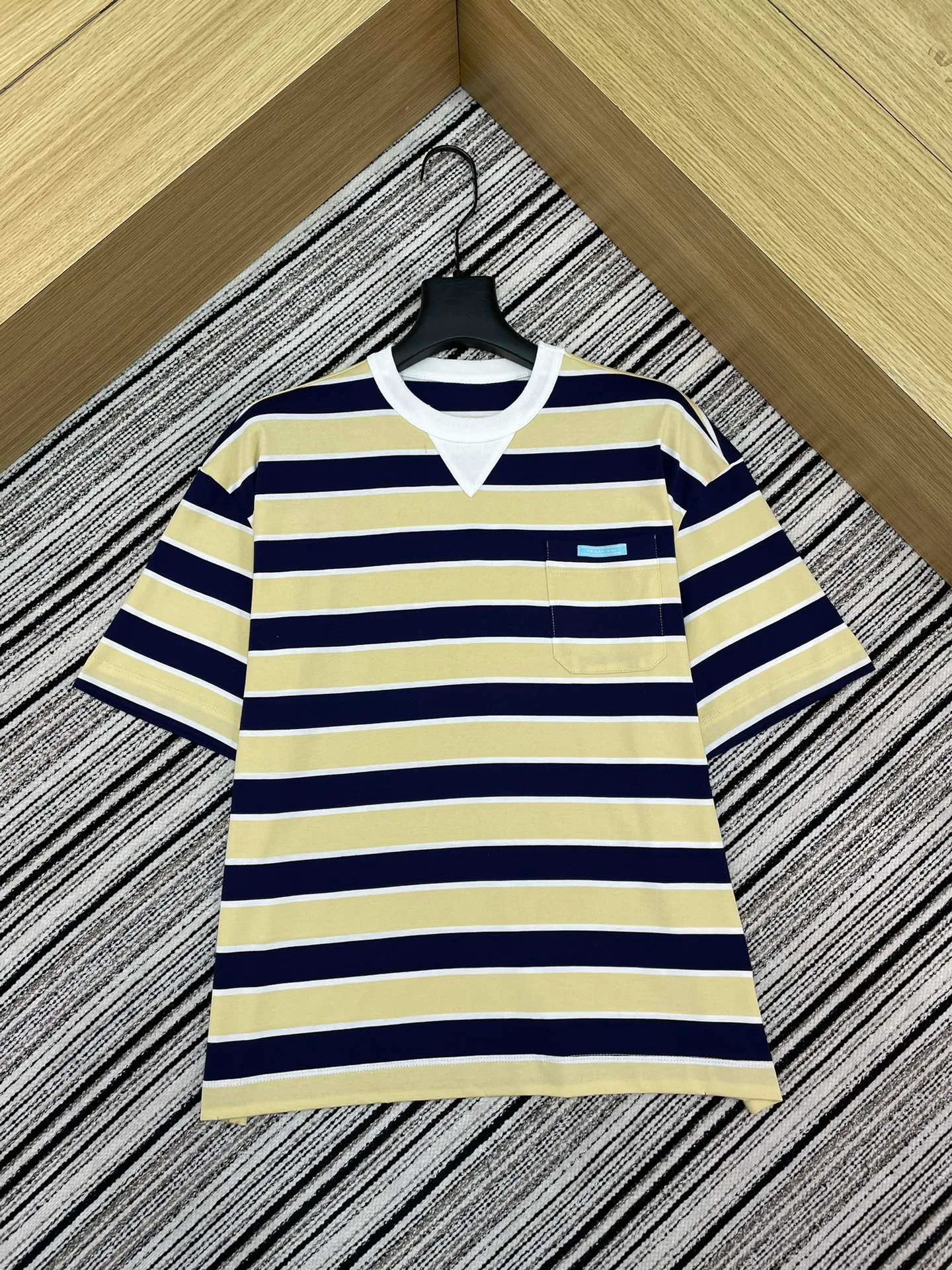 Футболки Женские Prada 2302695