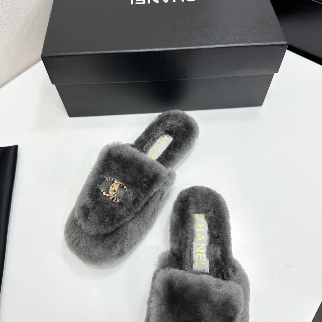 Тапочки Женские Chanel 18436109