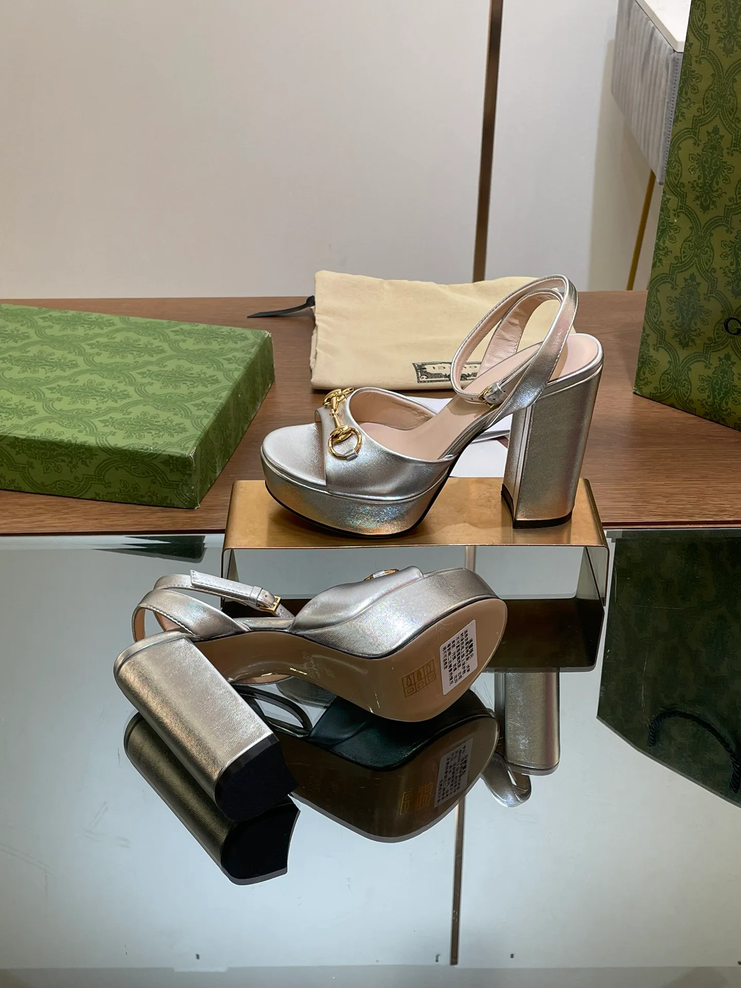 Босоножки Женские Gucci 11616310